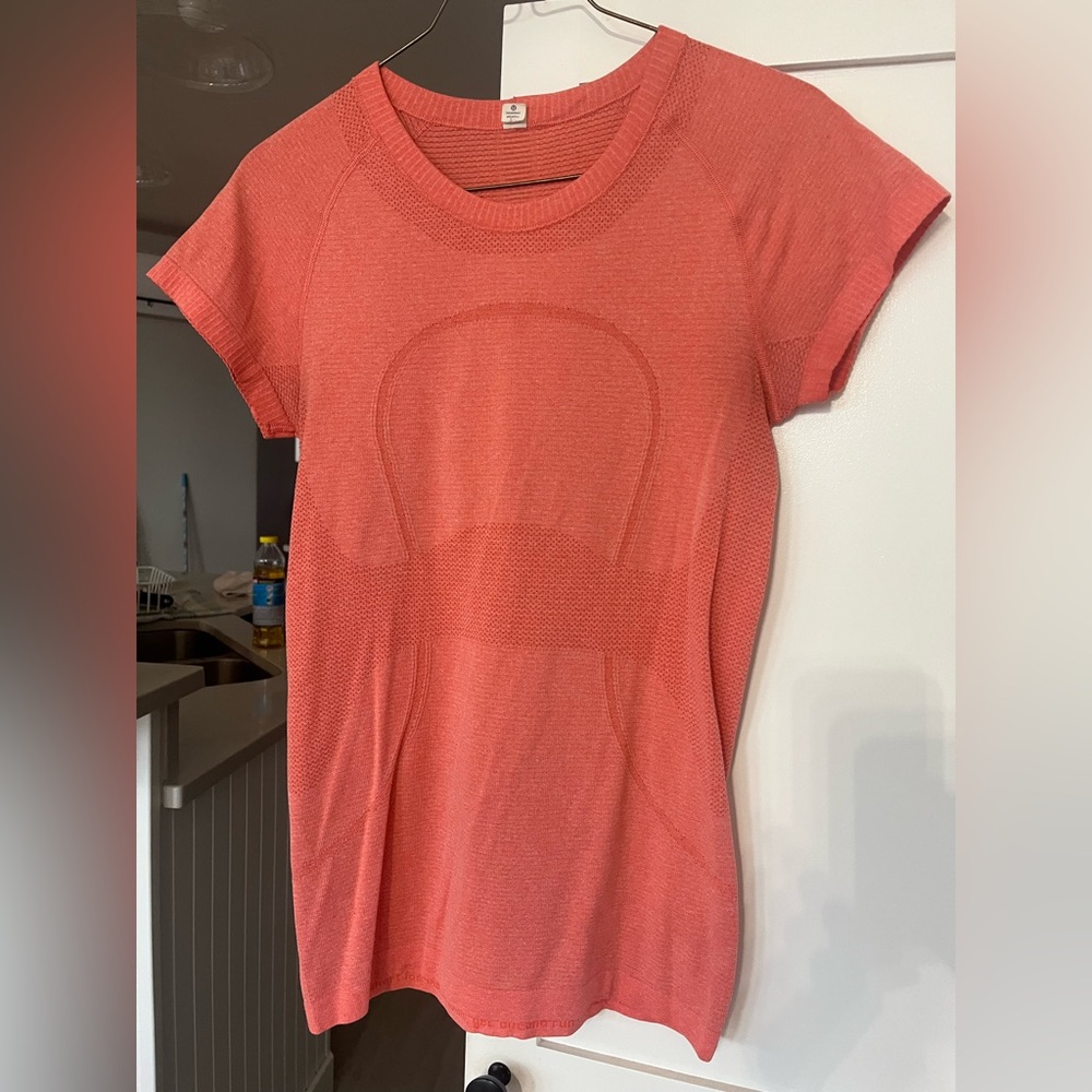 lululemon athletica Short Sleeve Coral Tee